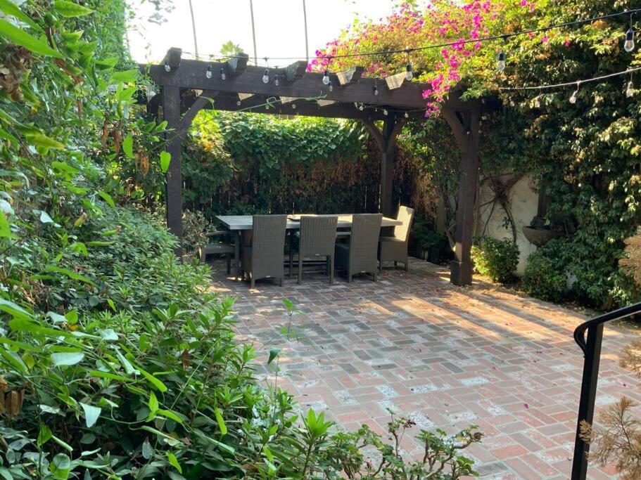 House, Walking Distance From Universal Сasa de vacaciones *