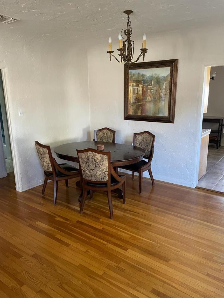 Сasa de vacaciones House, Walking Distance From Universal *